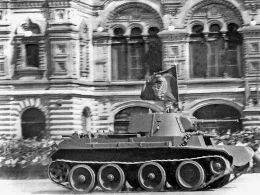 Неизвестный 1941. Остановленный блицкриг. - _08_bt7_parad.jpg
