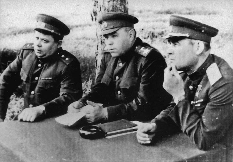 Генерал армии Черняховский - i_033.jpg