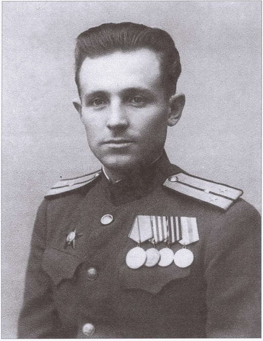 Погоня за ястребиным глазом . Судьба генерала Мажорова - i_006.jpg