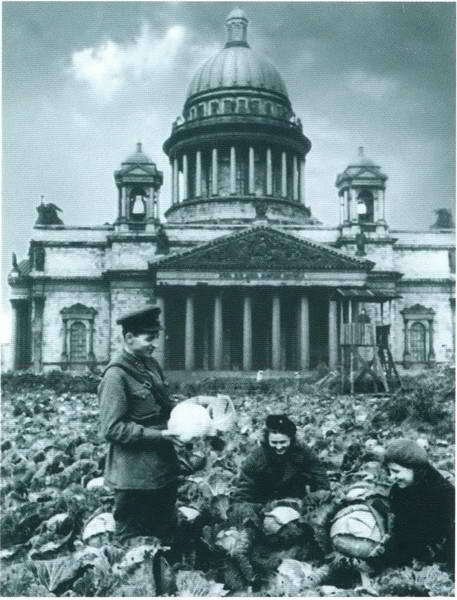 Повседневная жизнь блокадного Ленинграда - i_055.jpg
