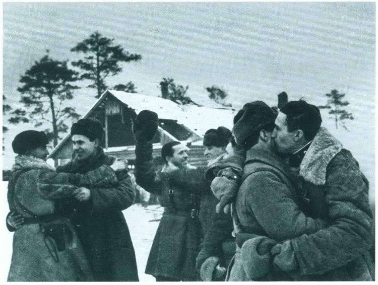 Повседневная жизнь блокадного Ленинграда - i_066.jpg