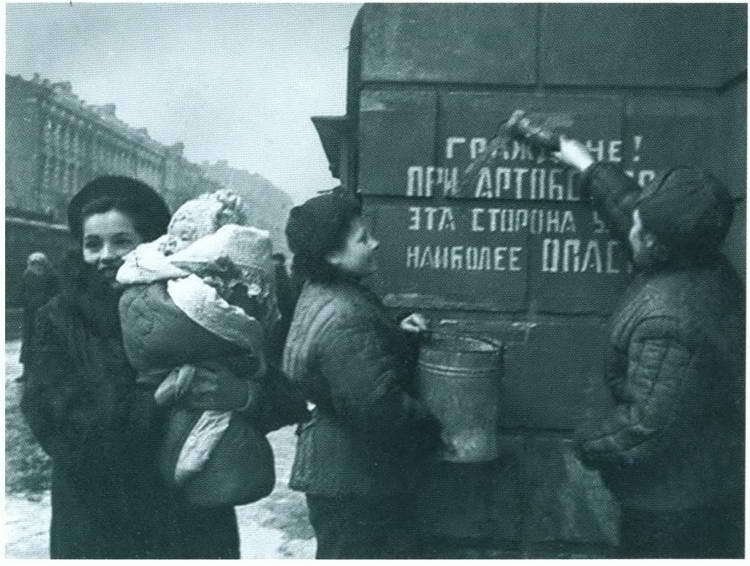 Повседневная жизнь блокадного Ленинграда - i_068.jpg