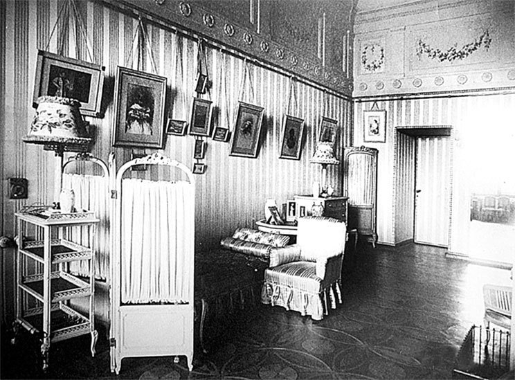 Люди Зимнего дворца. Монаршие особы, их фавориты и слуги - i_175.jpg