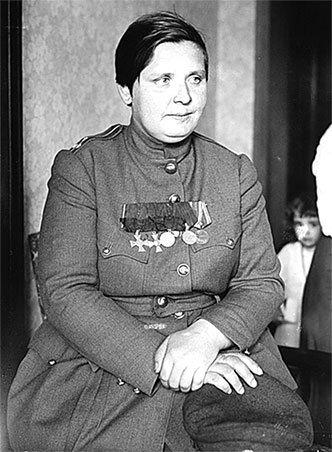 Люди Зимнего дворца. Монаршие особы, их фавориты и слуги - i_511.jpg