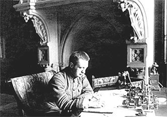 Люди Зимнего дворца. Монаршие особы, их фавориты и слуги - i_534.jpg