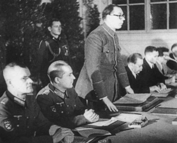 Власов против Сталина. Трагедия Русской освободительной армии, 1944–1945 - i_017.jpg