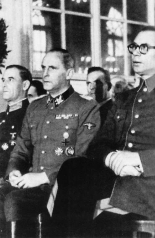 Власов против Сталина. Трагедия Русской освободительной армии, 1944–1945 - i_020.jpg