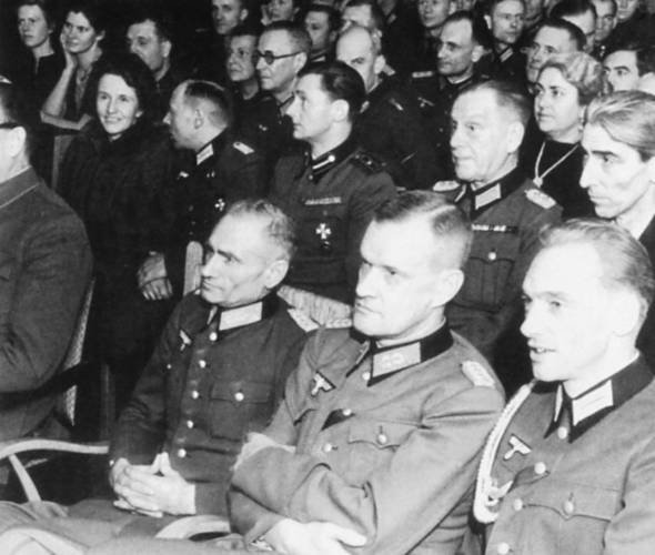Власов против Сталина. Трагедия Русской освободительной армии, 1944–1945 - i_026.jpg