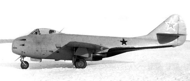 Реактивные первенцы СССР – МиГ-9, Як-15, Су-9, Ла-150, Ту-12, Ил-22  - i_062.jpg
