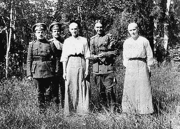 Судьба императора Николая II после отречения - i_021.jpg