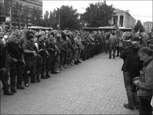 В окопах Донбасса. Крестный путь Новороссии - i_034.jpg