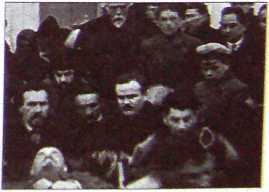 Исторические хроники с Николаем Сванидзе. Книга 1. 1913-1933 - i_140.jpg
