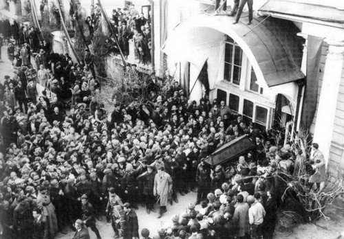 Тринадцатый апостол. Маяковский: Трагедия-буфф в шести действиях - i_004.jpg