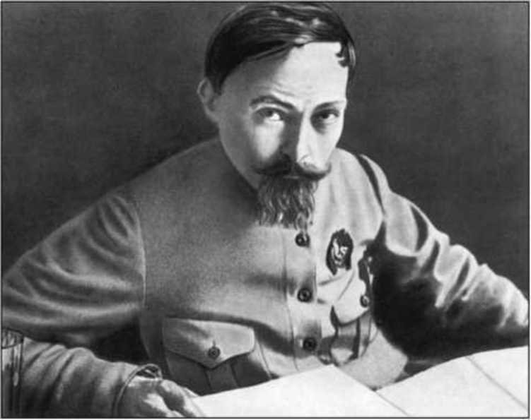 Сто великих операций спецслужб - i_003.jpg
