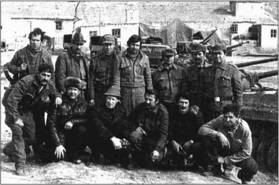 Сто великих операций спецслужб - i_070.jpg