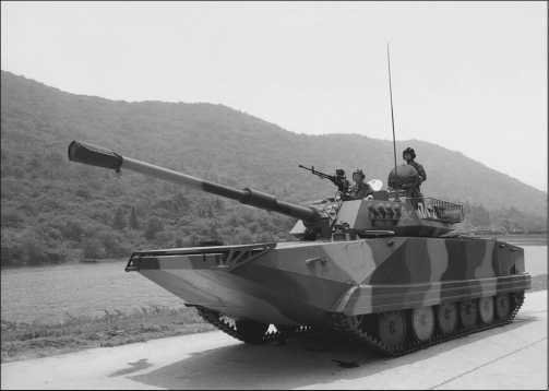 Плавающий танк ПТ-76<br />От Невы до Ганга и Суэцкого канала - i_097.jpg