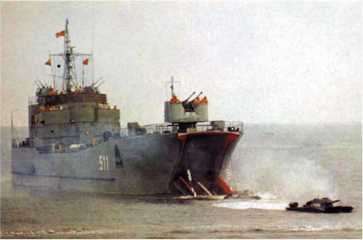 Плавающий танк ПТ-76<br />От Невы до Ганга и Суэцкого канала - i_168.jpg