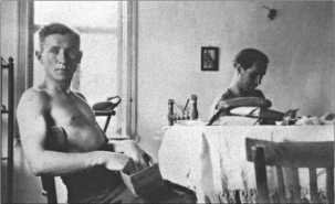 «Тигры» в снегу<br />Мемуары танкового аса - i_173.jpg