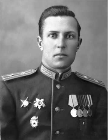Подлинная история авиаполка «Нормандия – Неман» - i_035.jpg