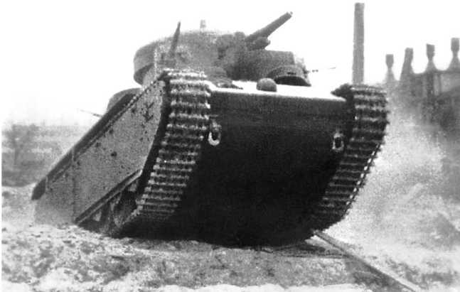 Советский тяжелый танк Т-35<br />(«Сталинский монстр») - i_010.jpg