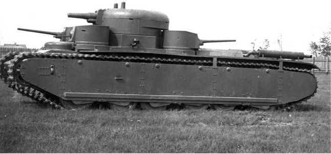 Советский тяжелый танк Т-35<br />(«Сталинский монстр») - i_011.jpg