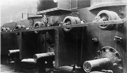 Советский тяжелый танк Т-35<br />(«Сталинский монстр») - i_082.jpg