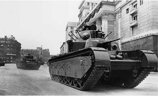 Советский тяжелый танк Т-35<br />(«Сталинский монстр») - i_097.jpg