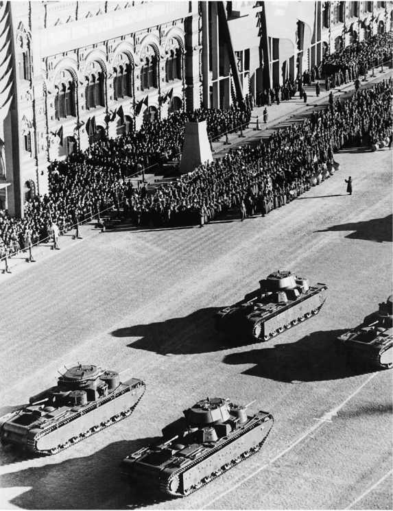 Советский тяжелый танк Т-35<br />(«Сталинский монстр») - i_098.jpg