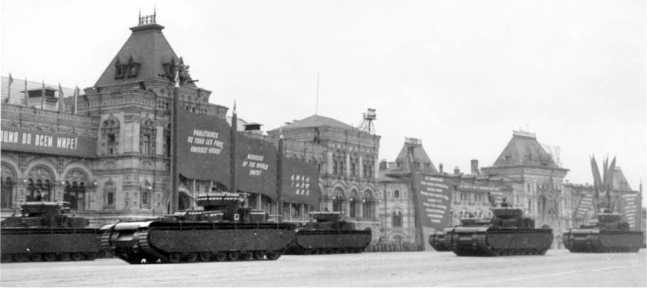 Советский тяжелый танк Т-35<br />(«Сталинский монстр») - i_111.jpg