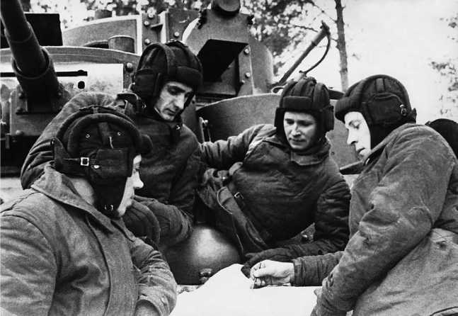 Советский тяжелый танк Т-35<br />(«Сталинский монстр») - i_112.jpg