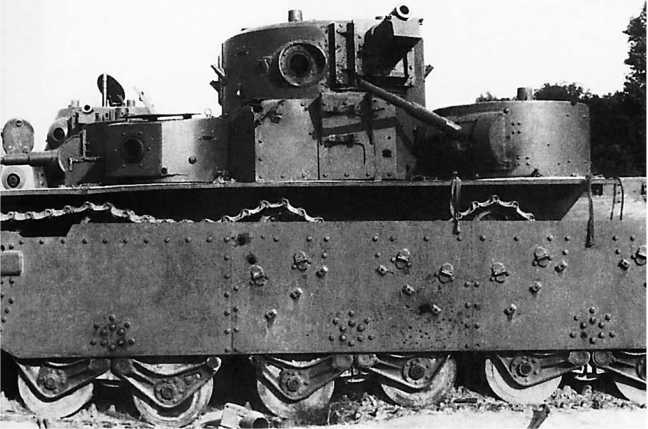 Советский тяжелый танк Т-35<br />(«Сталинский монстр») - i_118.jpg