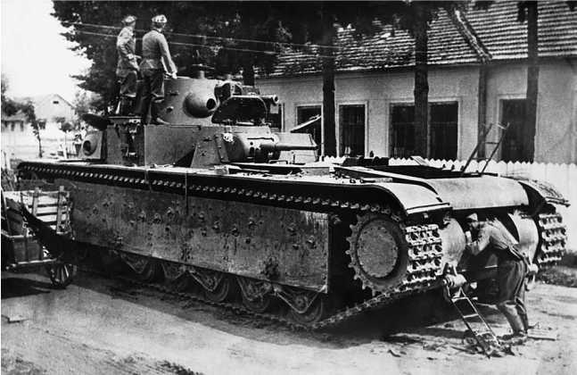 Советский тяжелый танк Т-35<br />(«Сталинский монстр») - i_125.jpg
