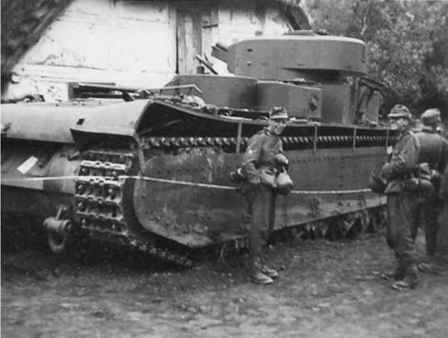 Советский тяжелый танк Т-35<br />(«Сталинский монстр») - i_128.jpg