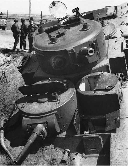 Советский тяжелый танк Т-35<br />(«Сталинский монстр») - i_147.jpg