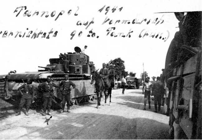Советский тяжелый танк Т-35<br />(«Сталинский монстр») - i_163.jpg