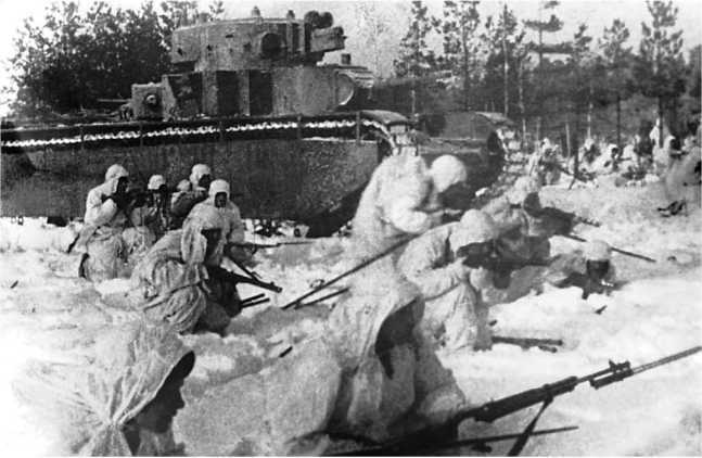 Советский тяжелый танк Т-35<br />(«Сталинский монстр») - i_173.jpg