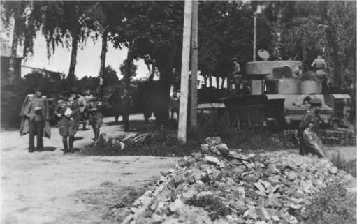 Советский тяжелый танк Т-35<br />(«Сталинский монстр») - i_179.jpg