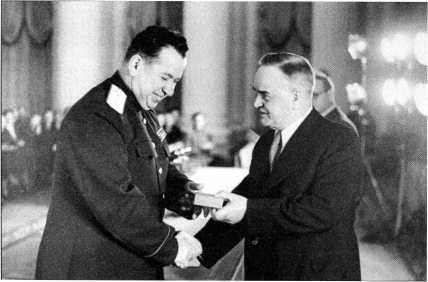 Министр сталинских строек<br />(10 лет во главе МВД) - i_058.jpg