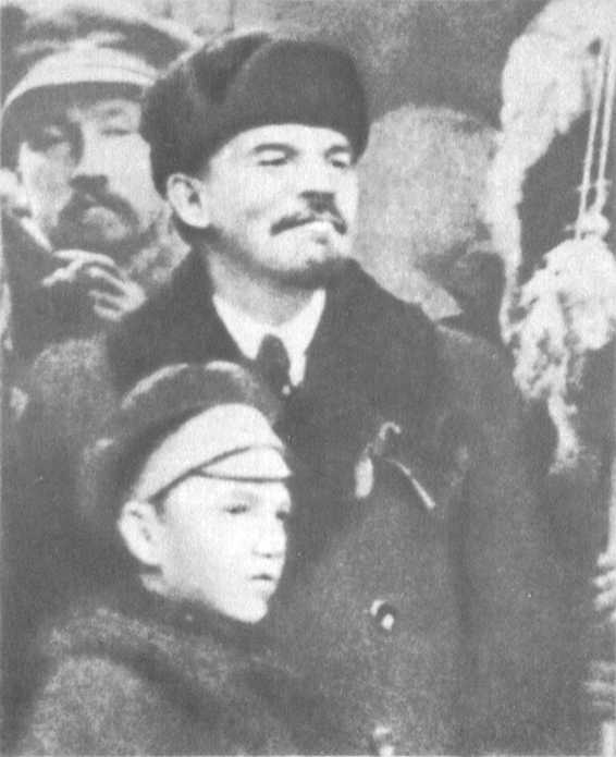 Солдат революции<br />(о Н. И. Подвойском) - i_002.jpg