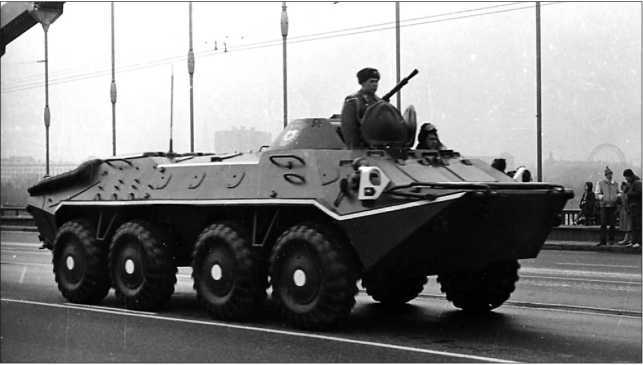 Русские бронетранспортеры<br />(От БТР-40 до «Бумеранга») - i_081.jpg