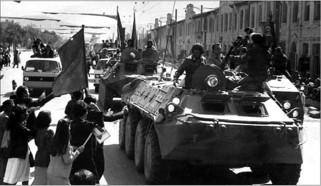 Русские бронетранспортеры<br />(От БТР-40 до «Бумеранга») - i_084.jpg