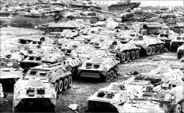 Русские бронетранспортеры<br />(От БТР-40 до «Бумеранга») - i_086.jpg