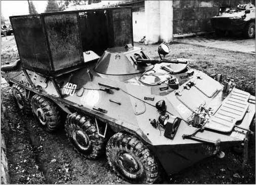 Русские бронетранспортеры<br />(От БТР-40 до «Бумеранга») - i_087.jpg